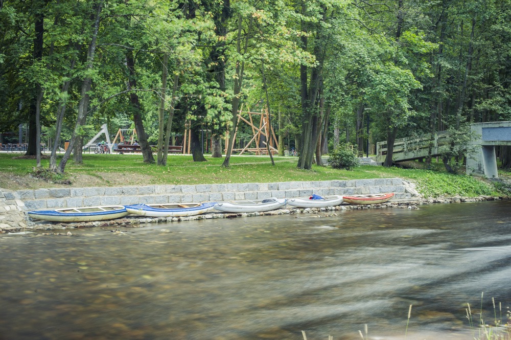 Most přes řeku Otavu z Fuferen a od parkoviště na koupališti